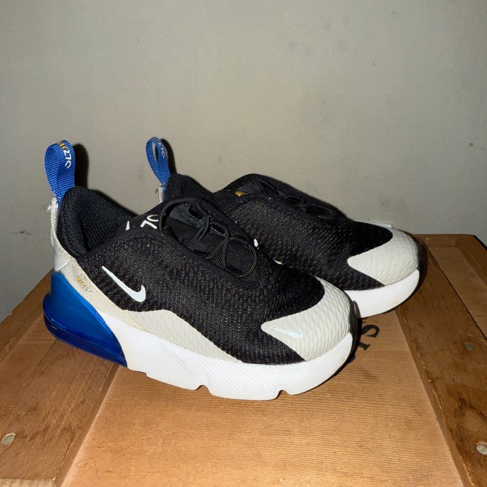NIKE toddler Air Max 270 Size 9